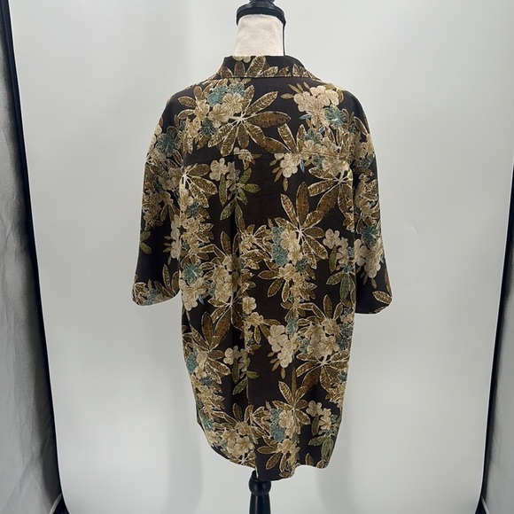 Tommy Bahama brown floral Hawaiian shirt size XL. Silk with coconut buttons - Picture 7 of 12